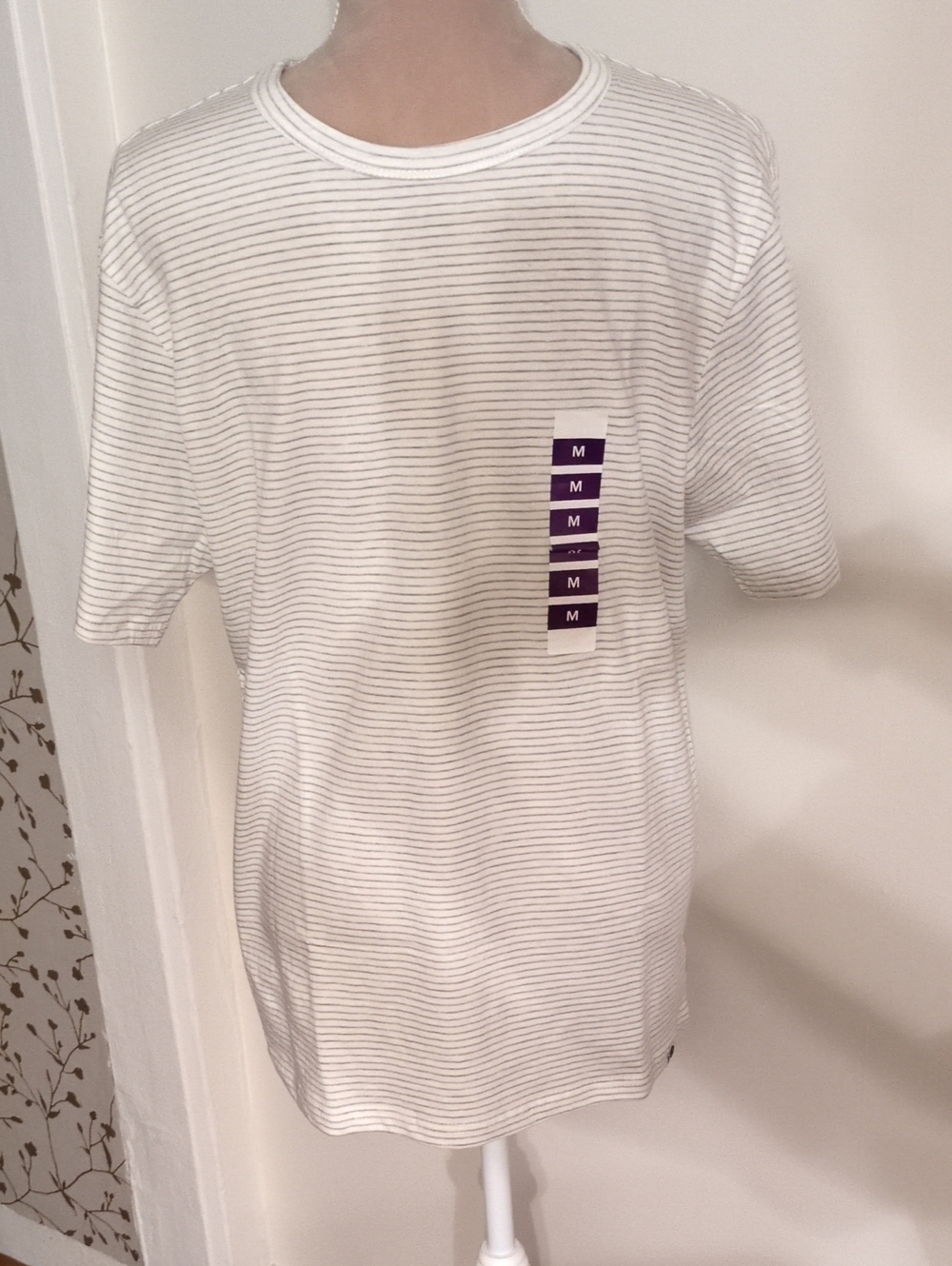 NWT Sperry Men's short sleeve, Medium White T-shirt with Thin Gray Stripes